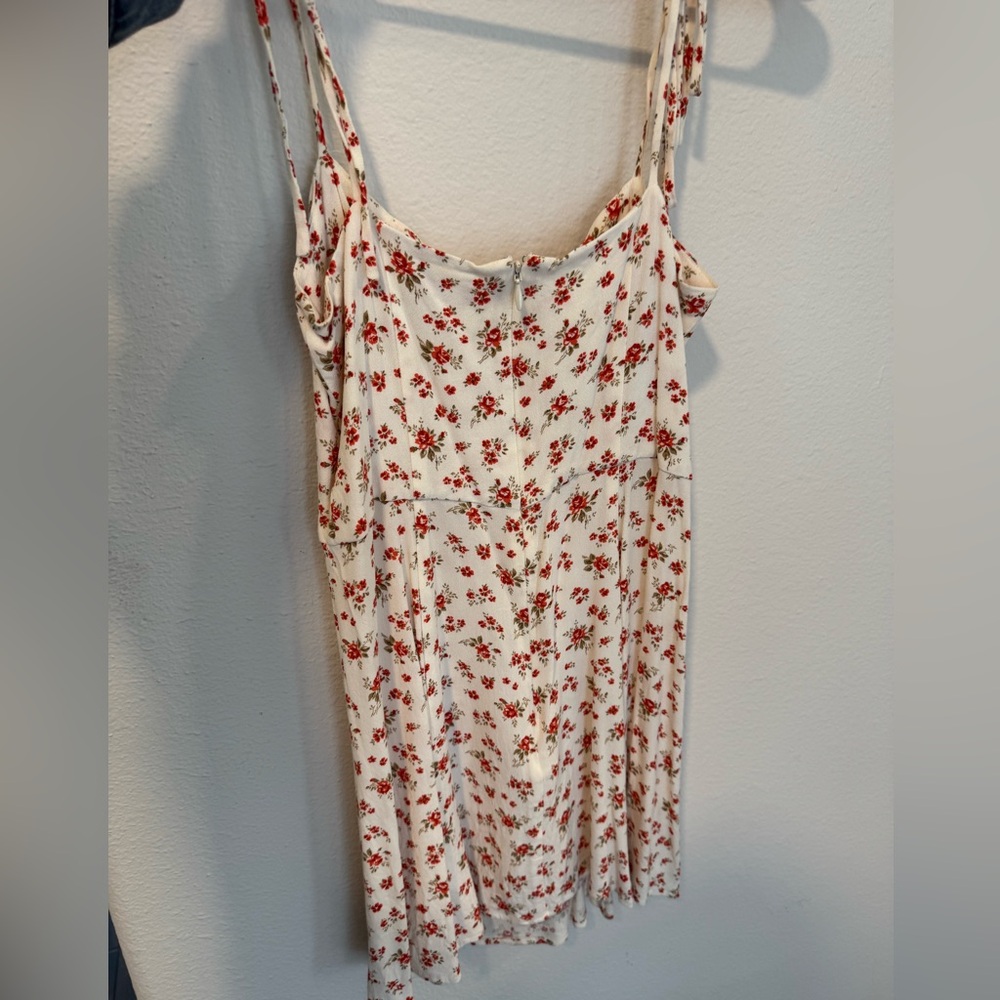 Reformation floral sundress with tie straps 
Worn less than 5x